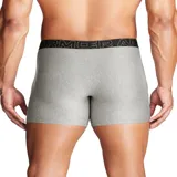 Pack de tres boxers Under Armour Tech, uno negro, uno gris oscuro y uno gris claro, con cintura elástica con el logo de la marca.