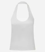 Blusa blanca de punto roma, con diseño de cuello halter que deja la espalda descubierta.