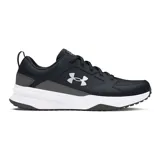Calzado deportivo Under Armour Charged Edge para hombre, color negro con detalles en gris oscuro y entresuela blanca. Presenta el logo de Under Armour en blanco en el lateral y la inscripción "CHARGED" en la entresuela.