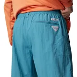 Short de baño negro Columbia Backcast III con tecnología Omni-Shade™ UPF 50, de secado rápido, con cintura elástica ajustable con cordón, bolsillos laterales de malla, bolsillo trasero con cremallera y forro interior de malla.