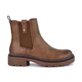 Bota negra de cuero sintético con elástico lateral, caña baja y suela track.