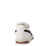 Championes Puma Park Luna de cuero sintético blanco con detalles en negro y suela de goma color caramelo.