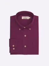Camisa de vestir manga larga color borgoña, confeccionada en lino y algodón, con cuello abotonado y bolsillo en el pecho.