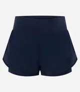 Bermuda deportiva de microfibra color blanco, corte runner con cintura elástica y forro interno.