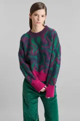 Sweater oversize con cuello redondo en hilado matizado y diseño Jacquard exclusivo de la colección con diferentes hilados y alturas, generando textura.