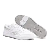 Championes Reebok BB 1000 de cuero blanco con detalles en gris.