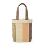 Bolsa matera de tela canvas combinada con división interna para organizar termo y mate. Incluye asa corta de mano.