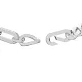 Collar plateado con cadena de eslabones y tres apliques rectangulares con cristales incrustados.