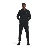 Buzo con capucha celeste de Under Armour, con logo bordado en el pecho y bolsillo tipo canguro.