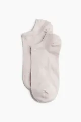 Pack de siete pares de soquetes de corte bajo en punto fino de mezcla suave de algodón, en colores marrón, beige, blanco y rosa.