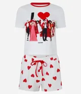 Conjunto de pijama short doll de algodón con estampado de High School Musical. Incluye una remera de manga corta con cuello redondo y un short con cintura elástica.