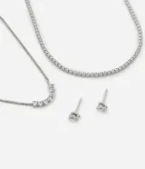 Conjunto de collar de capas con cadena corta y cadena con strass, y caravanas punto de luz con strass.
