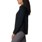 Camisa negra de manga larga para mujer, marca Columbia, modelo Silver Ridge 3.0. Confeccionada con tejido de secado rápido y protección solar UPF 50.