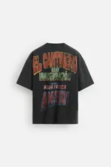 Sudadera negra de algodón con efecto lavado, corte relaxed fit, cuello redondo y manga corta. Estampado frontal y trasero con la leyenda "Agua Fresca Ametal".
