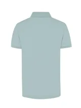 Remera de piqué color beige, con cuello polo, manga corta y ajuste con botones.