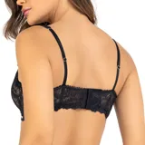 Bralette color piel con encaje floral, breteles finos y copas con aro.
