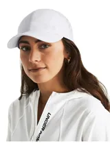 Gorra deportiva Under Armour Velociti Low Adj para mujer, color blanco, con logo bordado en el frente y perforaciones laterales para mayor ventilación. Ajuste trasero con hebilla. Ideal para running y actividades al aire libre.