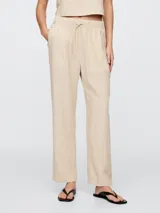 Pantalón de lino color beige, de corte recto, con cintura elástica ajustable con cordón.