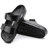 Sandalias Birkenstock Arizona, color negro, fabricadas en goma EVA, con dos correas ajustables con hebillas.