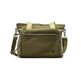 Bolso tipo shopper color mostaza, con bolsillo frontal con cierre y correa bandolera ajustable y desmontable.