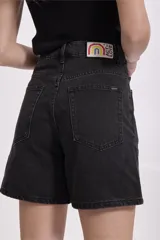 Short de jean negro de tiro alto y corte holgado.