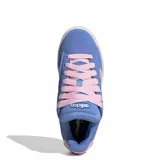 Championes urbanos Adidas Grand Court Alpha, color azul con detalles en rosa y suela blanca.