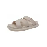 Sandalia de mujer color beige claro, estilo 'H', con plataforma gruesa y dos tiras anchas ajustables con velcro en el empeine.