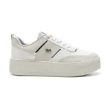 Championes blancos de plataforma con detalles en gris y negro.