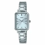 Reloj Casio para mujer, modelo LTPV009D-2EUDF, con caja rectangular plateada de 38mm y pulsera de acero plateado. Esfera celeste con agujas plateadas y marcadores de hora en negro.