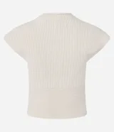 Blusa sin mangas color crema, confeccionada en tejido de punto con mezcla de algodón, poliéster y poliamida. Presenta cuello alto, hombreras y corte ajustado en la cintura.
