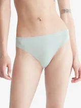 Colaless Calvin Klein de microfibra suave color verde claro, con talle medio, laterales sin costuras, cintura y bordes planos cortados a láser, y logo estampado en la cadera.