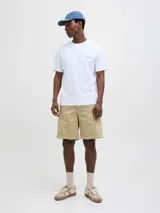 Short color beige de Jack & Jones, estilo cargo, con bolsillos laterales y traseros.