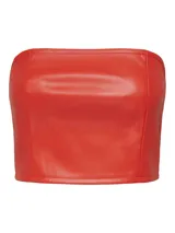 Top strapless de PU rojo con cierre metálico en la espalda.