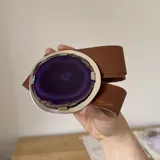 Cinturón marrón de cuero vacuno con hebilla redonda de alpaca y piedra ágata violeta.