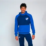 Canguro deportivo azul con capucha y bolsillo frontal, con escudo del Club Nacional de Football en el pecho y en el pantalón.
