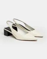 Stiletto de cuero con estampado de serpiente, color blanco, con tacón cuadrado medio.