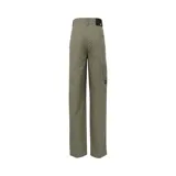 Pantalón de gabardina color verde oliva, corte recto, con bolsillos laterales, traseros y utilitario en el muslo.