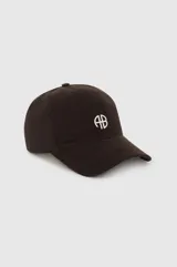 Gorra de béisbol de sarga de algodón color marrón oscuro, con visera curva y logotipo bordado en blanco en el frente.