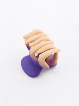 Pinza para el pelo de plástico con forma de garra, color lila con degradado a beige.