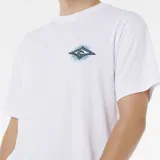 Remera negra de manga corta con cuello redondo y un pequeño estampado gráfico de estilo abstracto/geométrico en el pecho.