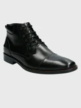 Bota de vestir de cuero negro con cordones, caña media, punta redondeada y suela de goma. Estilo clásico y elegante.