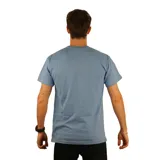 Remera celeste de manga corta con estampado frontal de la marca Thrasher con un diseño de un personaje con ojos grandes y llamas.