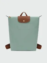 Mochila Longchamp modelo Le Pliage Original M, color crudo con detalles en cuero marrón.