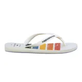 Ojotas blancas con estampado de rayas horizontales en colores azul, amarillo, naranja y rojo.