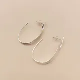 Aros tipo caravana de plata 925, con forma de medio aro torneado.