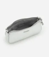 Cartera baguette pequeña de PU metalizado plateado, con correa de hombro de cadena.
