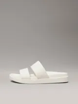 Sandalias planas Calvin Klein color blanco con doble tira ancha con logo jacquard en relieve.