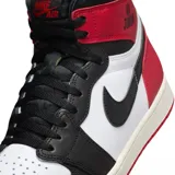 Zapatillas deportivas de caña alta Air Jordan 1 Retro Hi, con diseño en bloques de color blanco, negro y rojo.