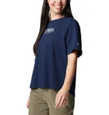 Remera blanca de algodón con logo de Columbia estampado en el pecho y en la manga. Corte holgado.