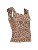 Musculosa tejida a crochet con cuadrados de la abuela en tonos marrón y beige.